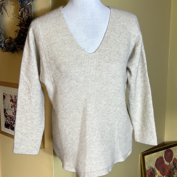 PURE CASHMERE Size 12 Cashmere V-Neck Ribbed Design Sweater Oatmeal Timeless - Picture 4 of 14